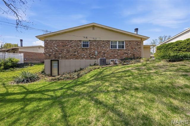 4905 Milsmar Drive, St Louis, MO 63128