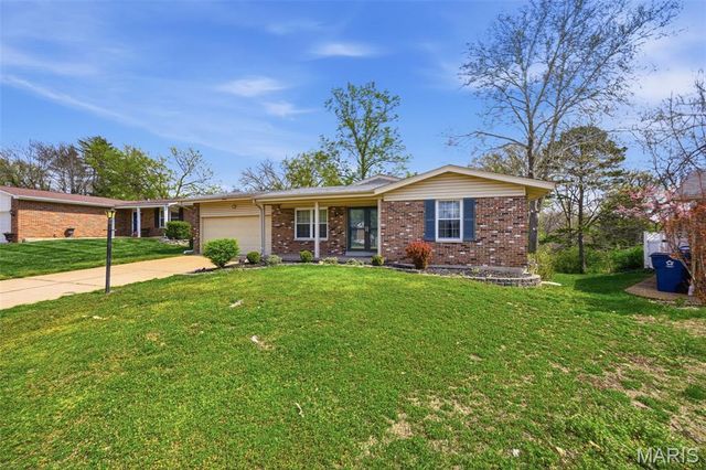 4905 Milsmar Drive, St Louis, MO 63128