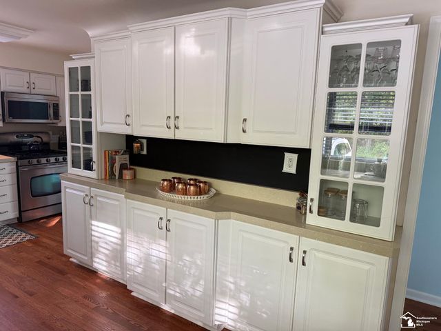 20 W Peterson Drive, Brighton, MI 48114