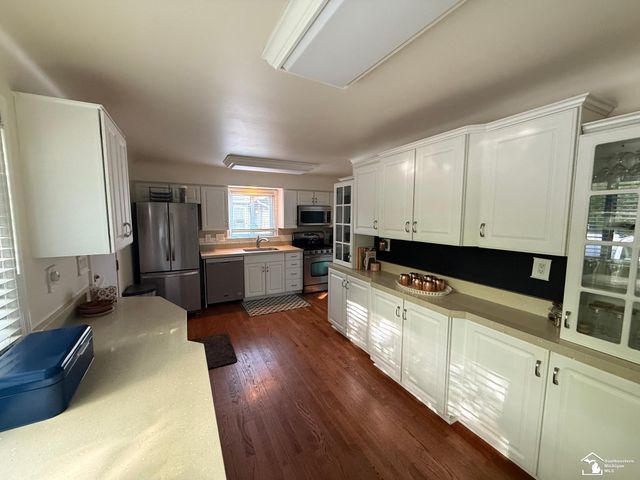20 W Peterson Drive, Brighton, MI 48114