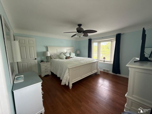 20 W Peterson Drive, Brighton, MI 48114