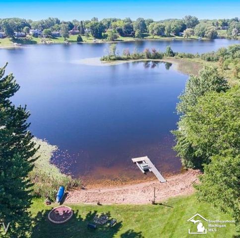 20 W Peterson Drive, Brighton, MI 48114