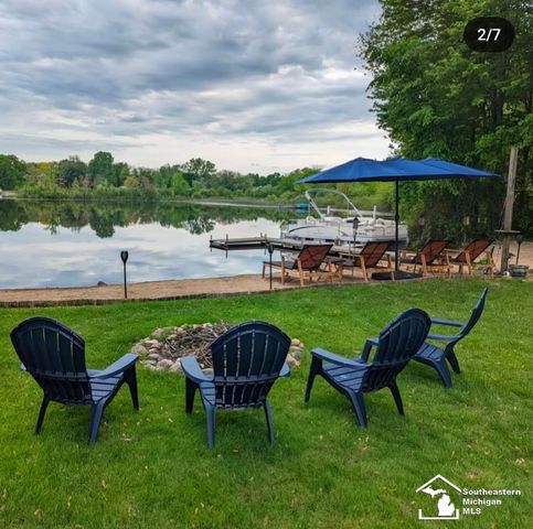 20 W Peterson Drive, Brighton, MI 48114