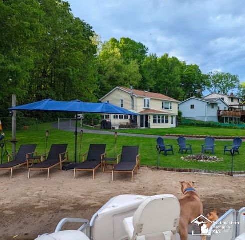 20 W Peterson Drive, Brighton, MI 48114
