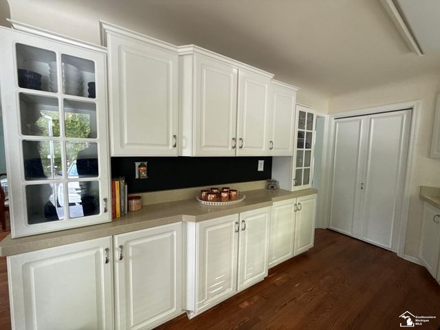 20 W Peterson Drive, Brighton, MI 48114