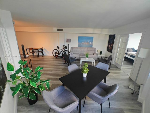 801 Brickell Bay Dr 1961, Miami, FL 33131