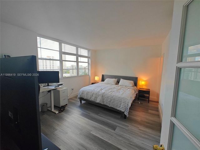 801 Brickell Bay Dr 1961, Miami, FL 33131