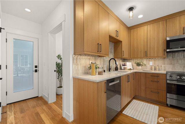 268 Fulton Street, Seattle, WA 98109