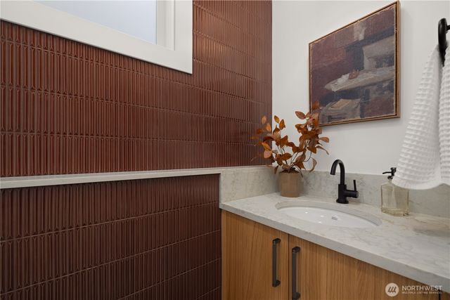268 Fulton Street, Seattle, WA 98109