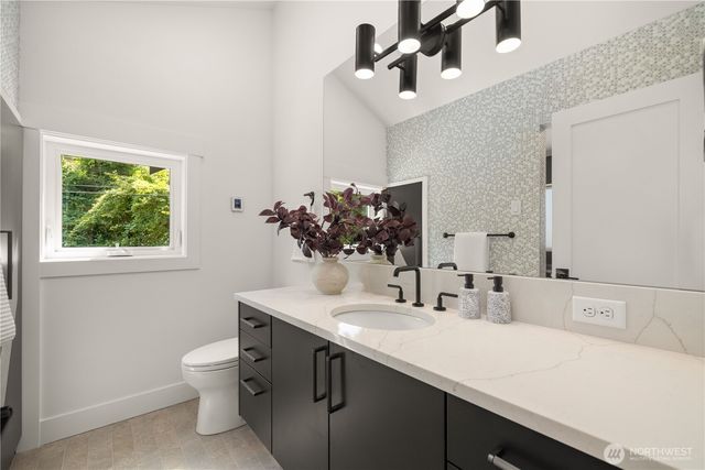 268 Fulton Street, Seattle, WA 98109