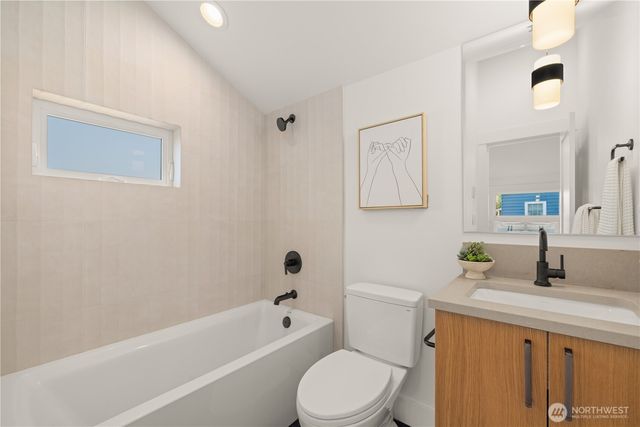 268 Fulton Street, Seattle, WA 98109