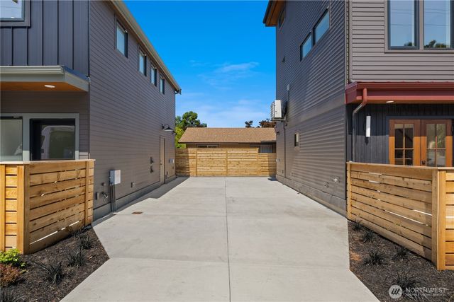 268 Fulton Street, Seattle, WA 98109