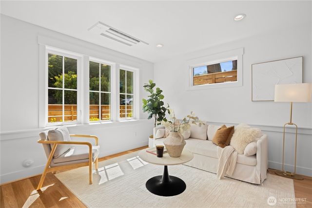 268 Fulton Street, Seattle, WA 98109