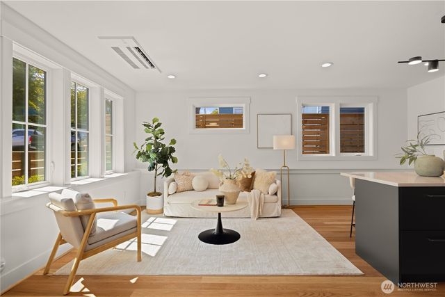 268 Fulton Street, Seattle, WA 98109