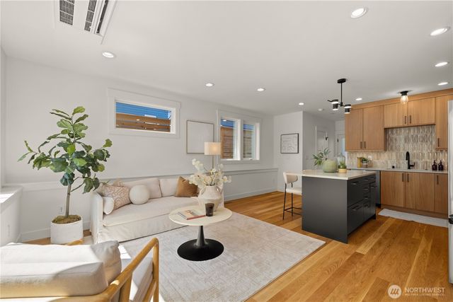 268 Fulton Street, Seattle, WA 98109