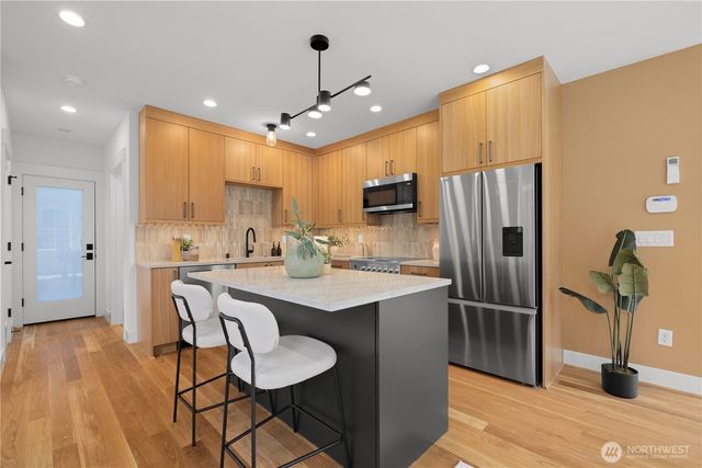 268 Fulton Street, Seattle, WA 98109