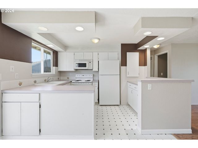 -1 Sw FOX Ct, Troutdale, OR 97060