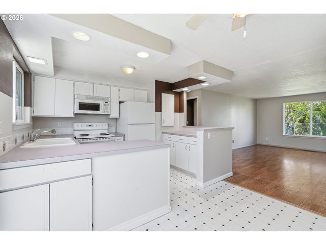 -1 Sw FOX Ct, Troutdale, OR 97060