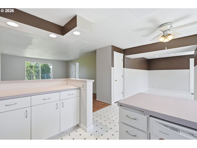 -1 Sw FOX Ct, Troutdale, OR 97060