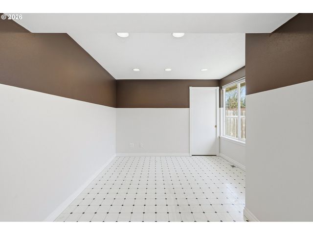 -1 Sw FOX Ct, Troutdale, OR 97060