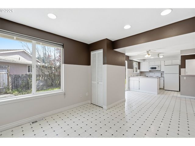 -1 Sw FOX Ct, Troutdale, OR 97060