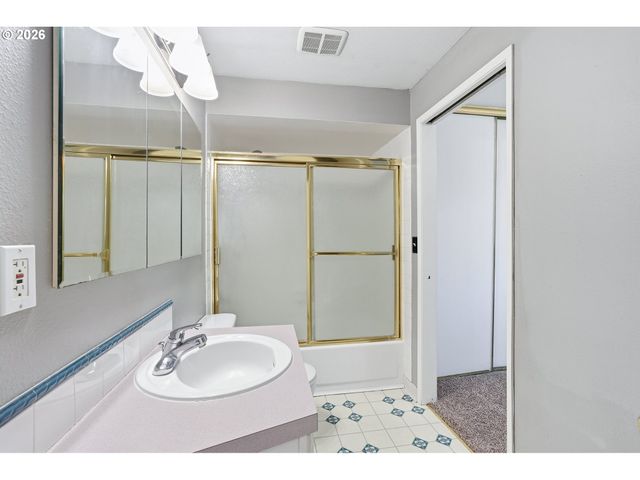 -1 Sw FOX Ct, Troutdale, OR 97060