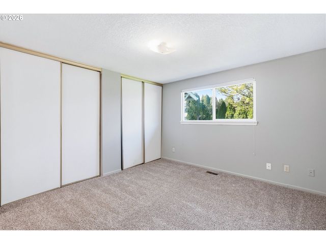 -1 Sw FOX Ct, Troutdale, OR 97060
