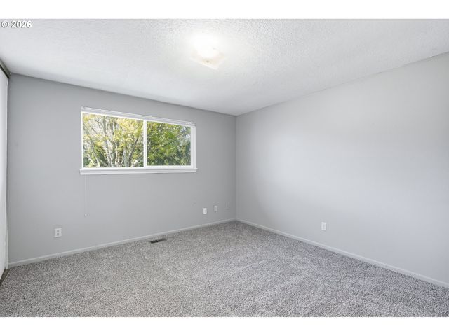 -1 Sw FOX Ct, Troutdale, OR 97060