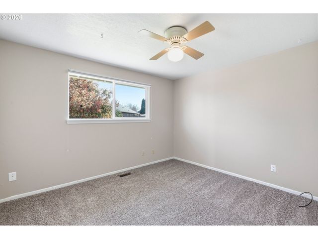 -1 Sw FOX Ct, Troutdale, OR 97060