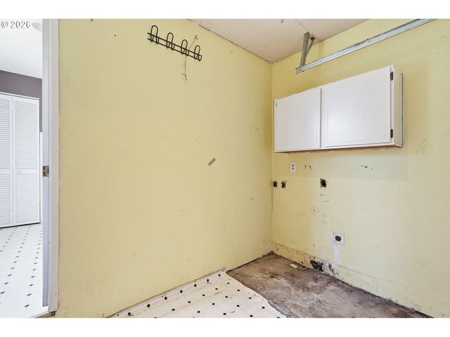 -1 Sw FOX Ct, Troutdale, OR 97060