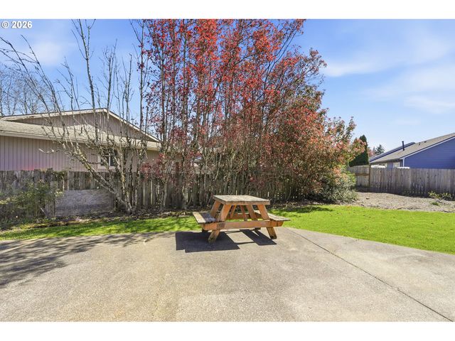 -1 Sw FOX Ct, Troutdale, OR 97060