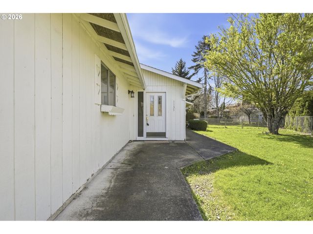 -1 Sw FOX Ct, Troutdale, OR 97060