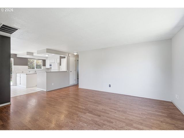 -1 Sw FOX Ct, Troutdale, OR 97060