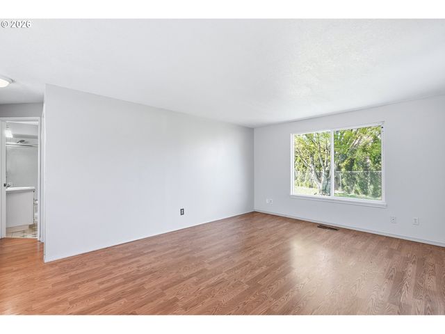 -1 Sw FOX Ct, Troutdale, OR 97060