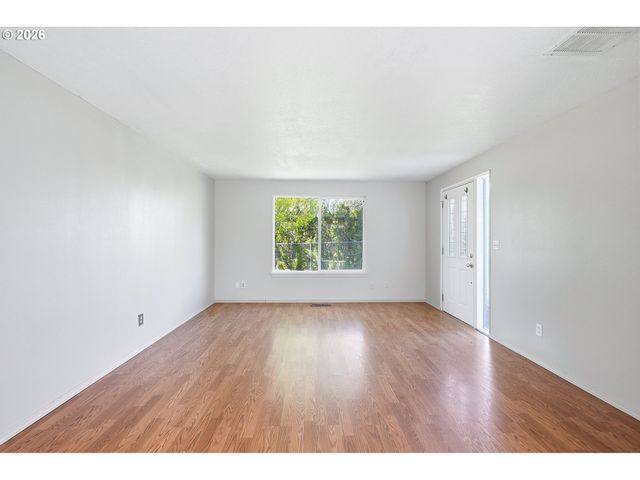 -1 Sw FOX Ct, Troutdale, OR 97060