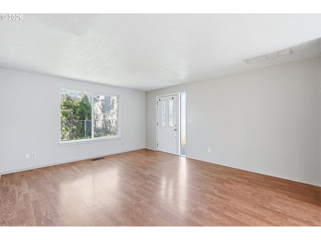 -1 Sw FOX Ct, Troutdale, OR 97060