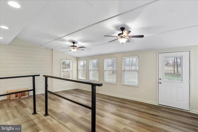 19734 LONGMEADOW RD, Hagerstown, MD 21742