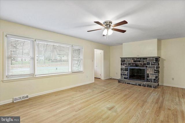 19734 LONGMEADOW RD, Hagerstown, MD 21742