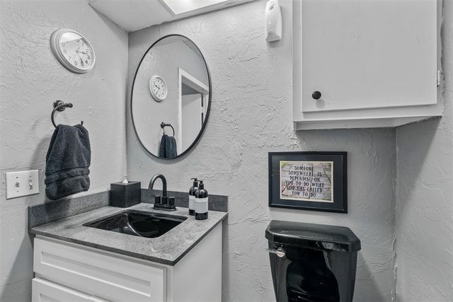 9814 Hefner Village Drive, Oklahoma City, OK 73162