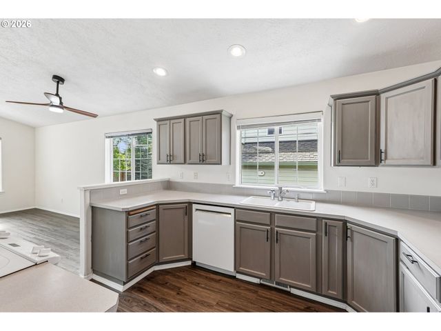 13582 Se 151ST Ter, Clackamas, OR 97015