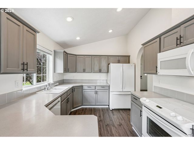 13582 Se 151ST Ter, Clackamas, OR 97015
