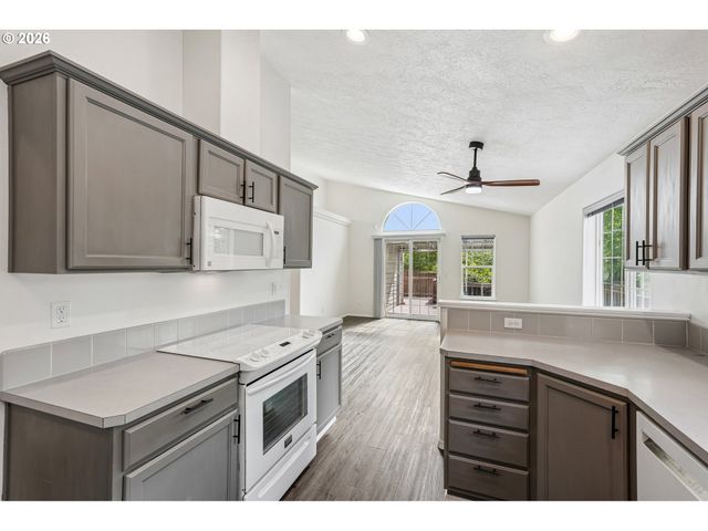 13582 Se 151ST Ter, Clackamas, OR 97015