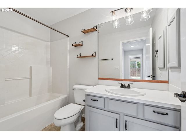 13582 Se 151ST Ter, Clackamas, OR 97015