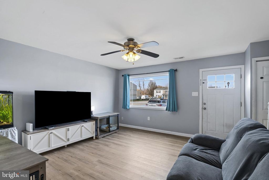 Image 10 of property listing at 526 DAISY DR, Taneytown, MD 21787