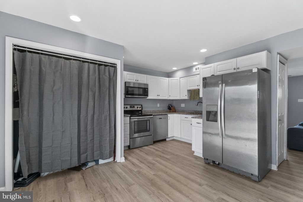 Image 12 of property listing at 526 DAISY DR, Taneytown, MD 21787