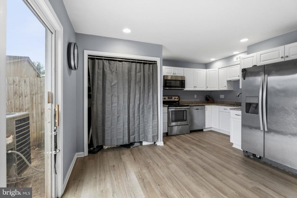 Image 13 of property listing at 526 DAISY DR, Taneytown, MD 21787