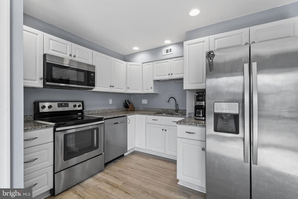 Image 14 of property listing at 526 DAISY DR, Taneytown, MD 21787