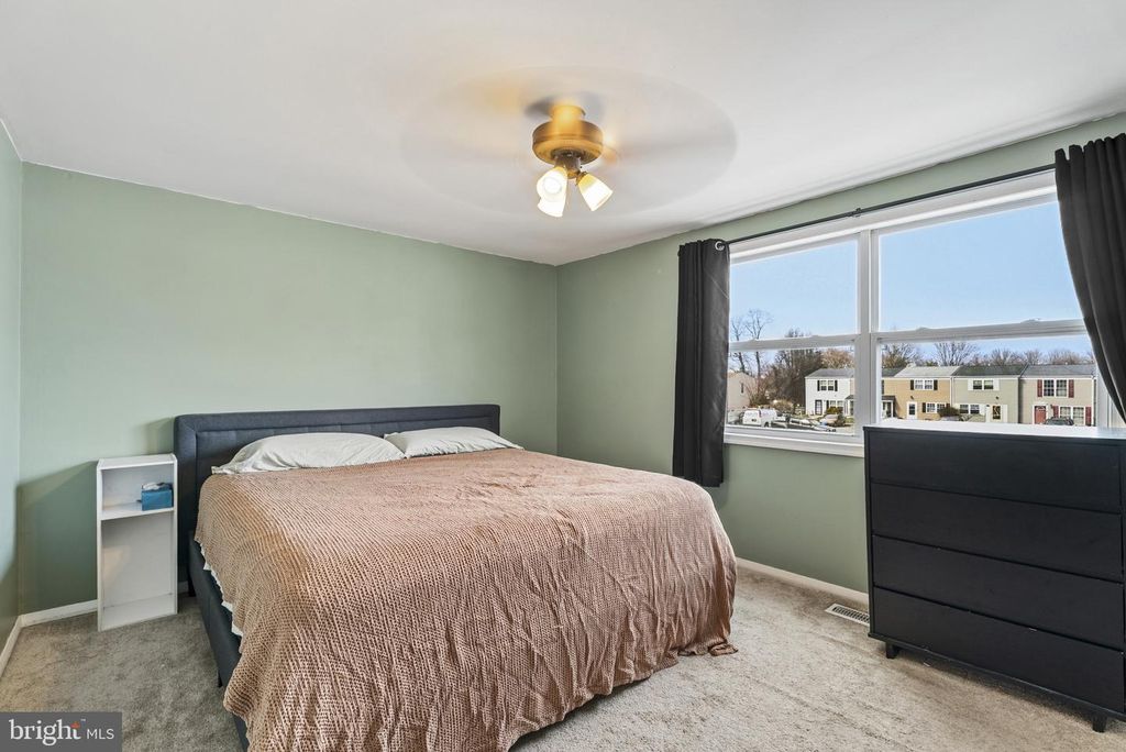 Image 18 of property listing at 526 DAISY DR, Taneytown, MD 21787