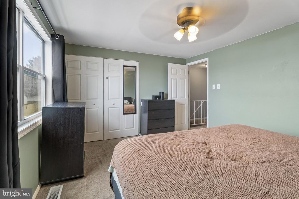 Image 19 of property listing at 526 DAISY DR, Taneytown, MD 21787