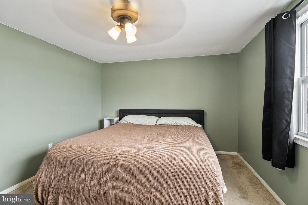 Image 21 of property listing at 526 DAISY DR, Taneytown, MD 21787